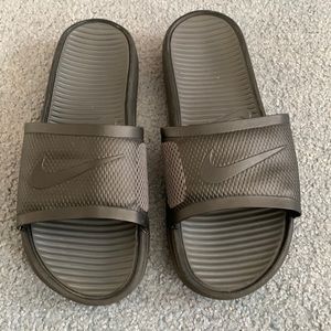 olive green nike slides